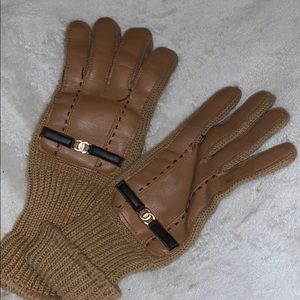 Brown/tan knit Chanel gloves